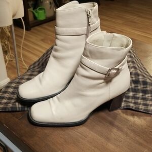 Karen Scott Leather Boots, Cream/Ivory, Strap, Stacked Heel, Square Toe Size 7
